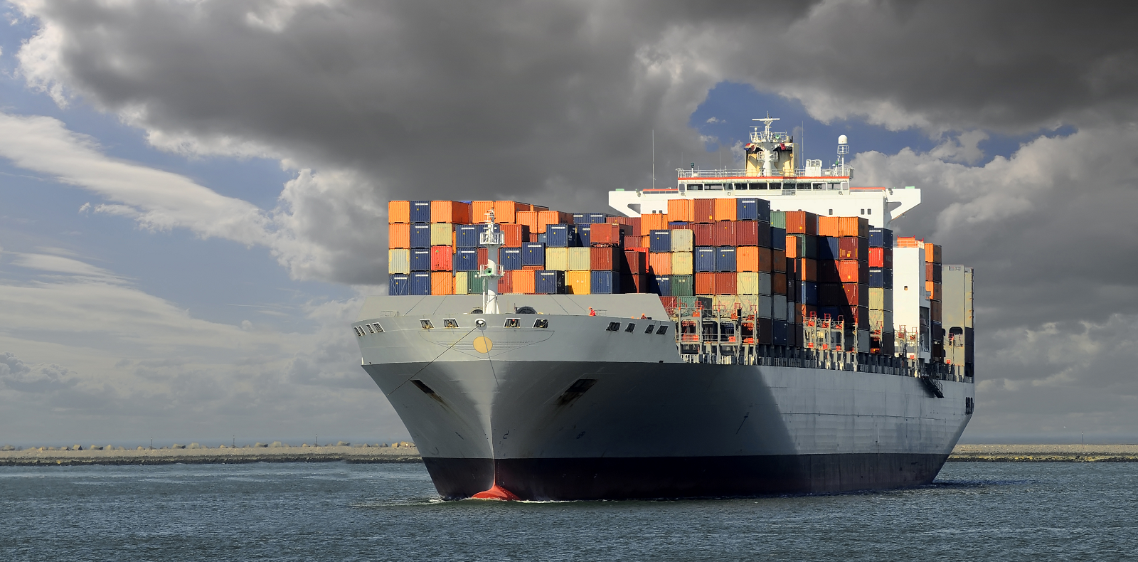 Компания SDV Cargo предлагает услуги по морским контейнерным перевозкам через отечественные и зарубежные порты Санкт- Петербурга, Новороссийска, Риги, Владивостока, Восточного и многих других городов.